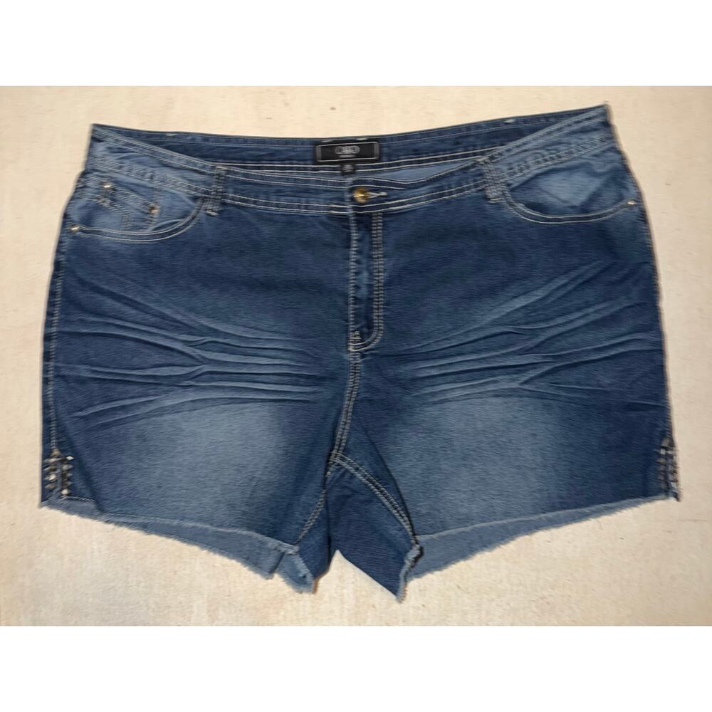 Cato women’s raw hem blue jeans short with studded on side split - Picture 12 of 16
